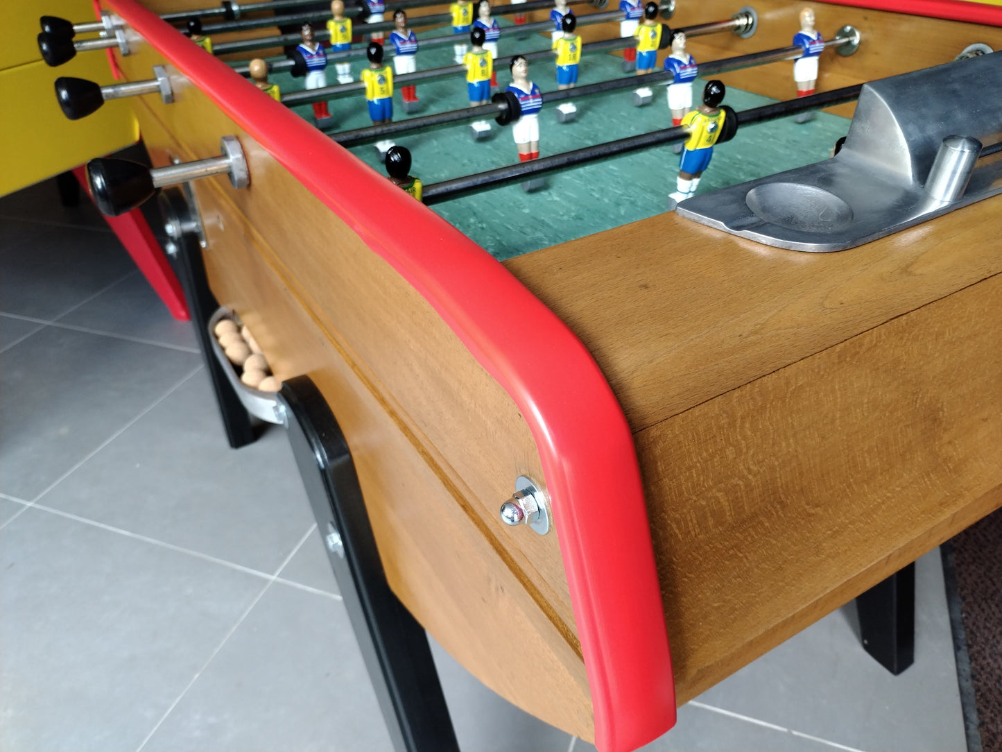 Main courante rouge pour baby-foot (La paire)